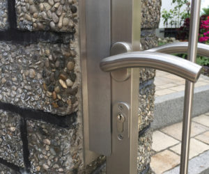 edelstahlanschlag mit griffe